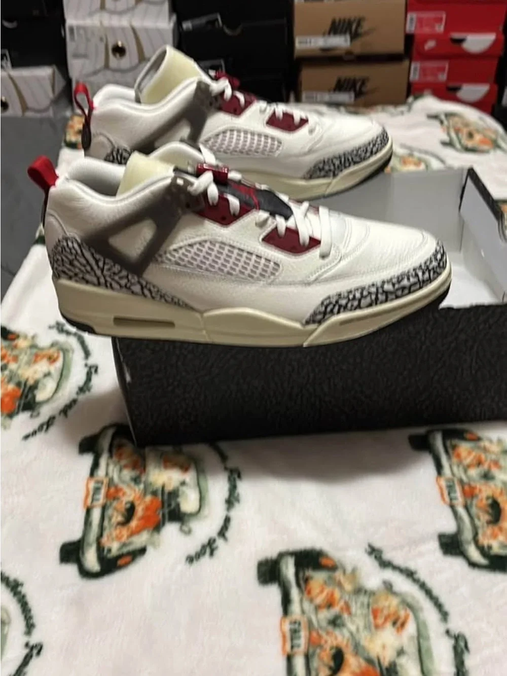 Air Jordan Spizike low White and Red Retro Sneakers